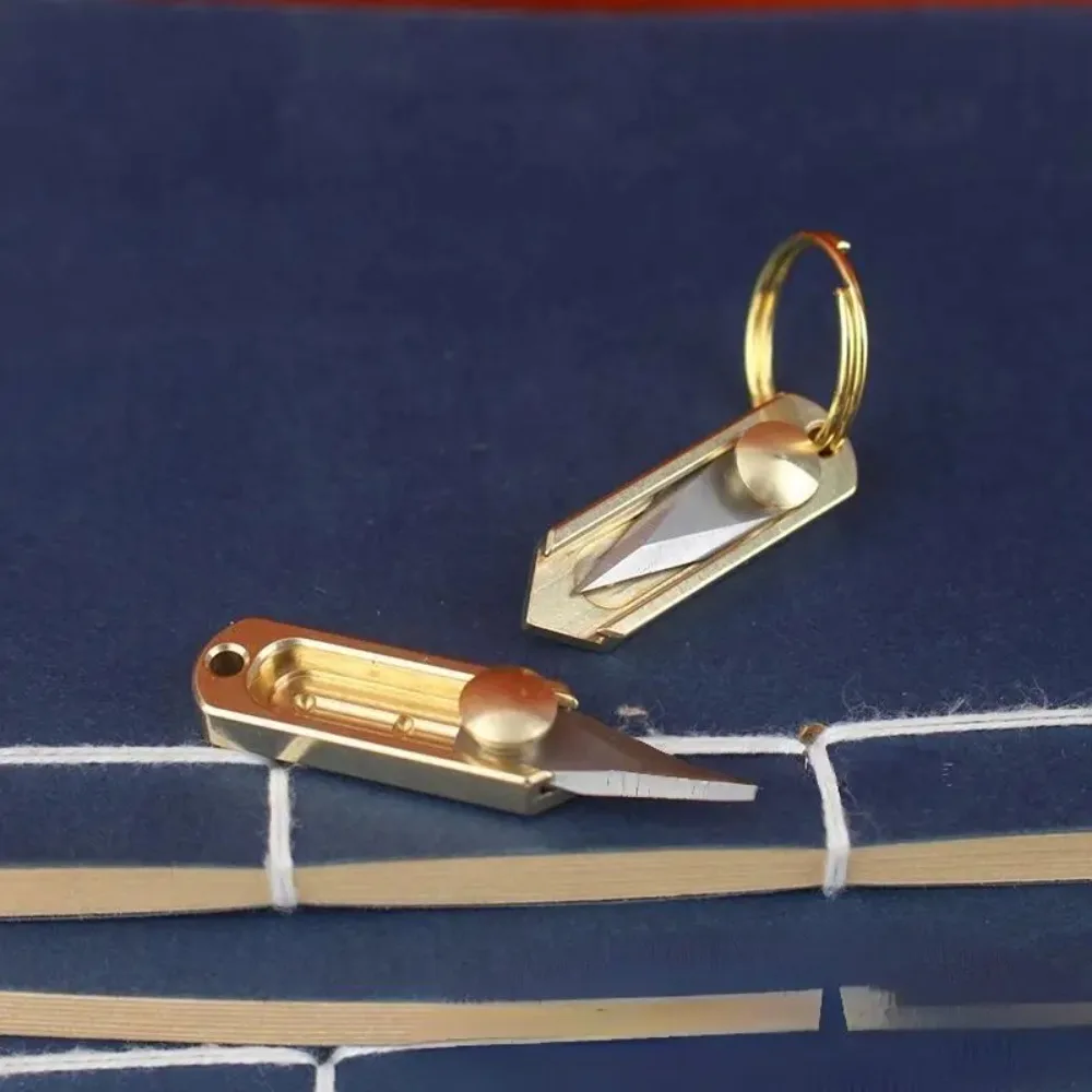 Mini cuchillo plegable EDC de latón con anilla llavero camping - imagen 5
