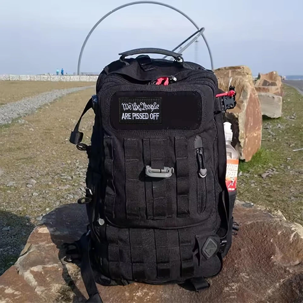 Parche de Velcros moral "WE THE PEOPLE ARE PISSED OFF", sujetador táctico de gancho y bucle, insignia bordada militar para mochila DIY - imagen 5