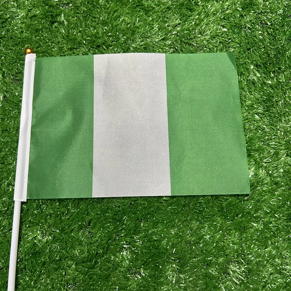 Bandera de Nigeria de mano con asta – Ondeante 21x14 cm para deportes - imagen 4
