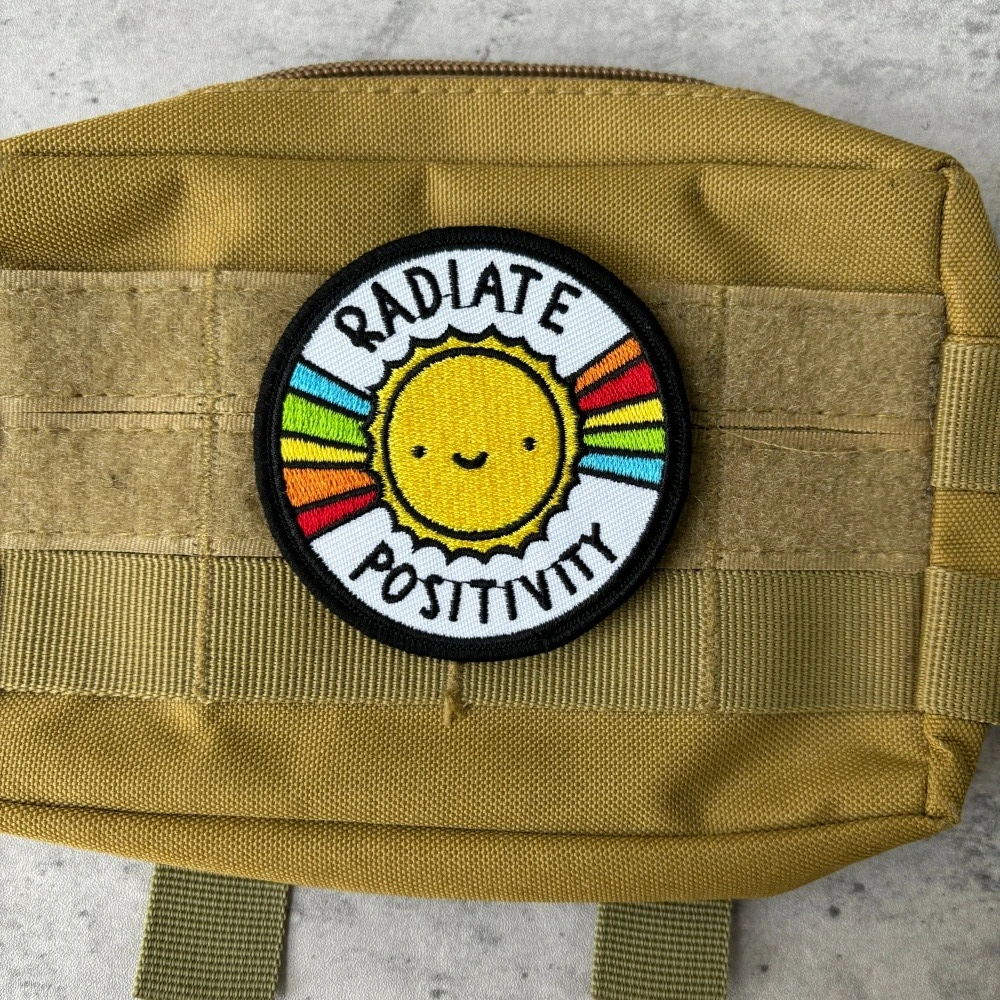 Parche táctico Radiate Posivity Meme, parches bordados con gancho y bucle divertidos, brazalete, insignia de moral del ejército militar, pegatinas para mochila - imagen 4