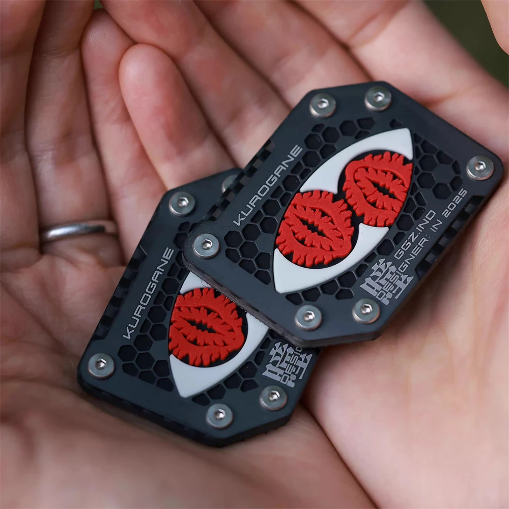 Parche luminoso de aleación de titanio para alumnos dobles, insignia de Metal táctica, brazaletes funcionales para exteriores para decoración de bolsas de ropa con gancho - imagen 3