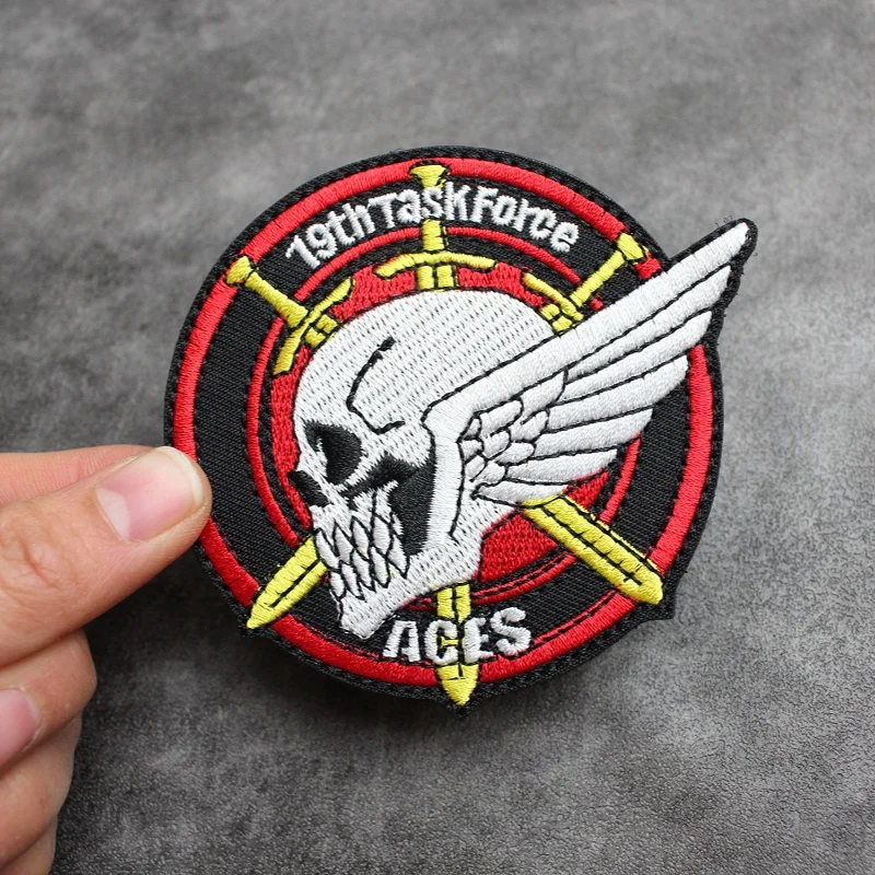 Insignia de moral de ventilador del ejército de lobo y llama bordada personalizada para exteriores, sombrero rojo, mochila creativa, parche de gancho y bucle para chaqueta DIY - imagen 4