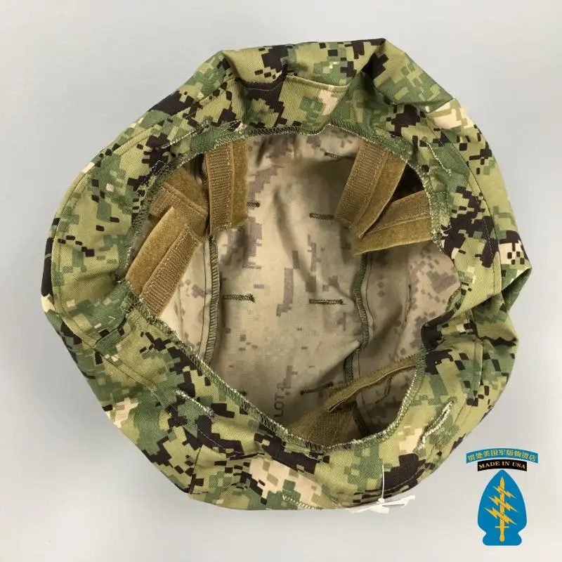 Un sombrero de camuflaje con un revestimiento de camuflaje