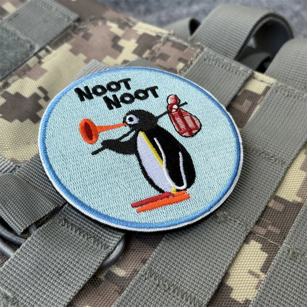 Insignia de moral bordada de pingüino trompeta "Noot Noot", parches tácticos para ropa, gancho y bucle, apliques adhesivos para mochila militar - imagen 3