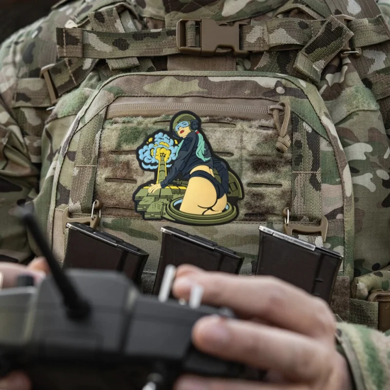 Parche de PVC de soldado femenino, brazalete táctico con gancho y bucle, accesorios decorativos, insignia de moral, pegatinas para mochila, parches para ropa