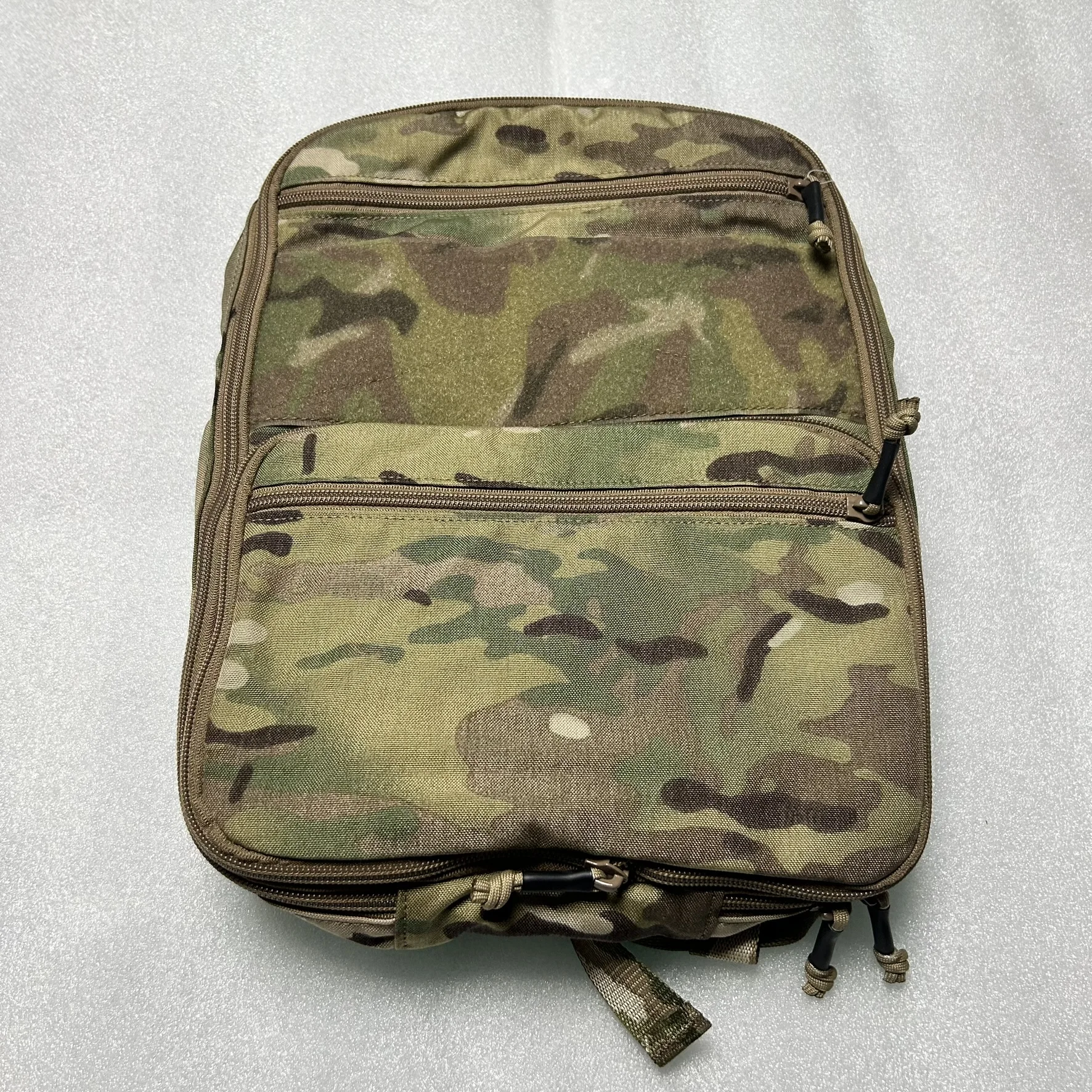 Mochila de expansión de compresión mate de camuflaje multiTerreno para aventuras de senderismo al aire libre