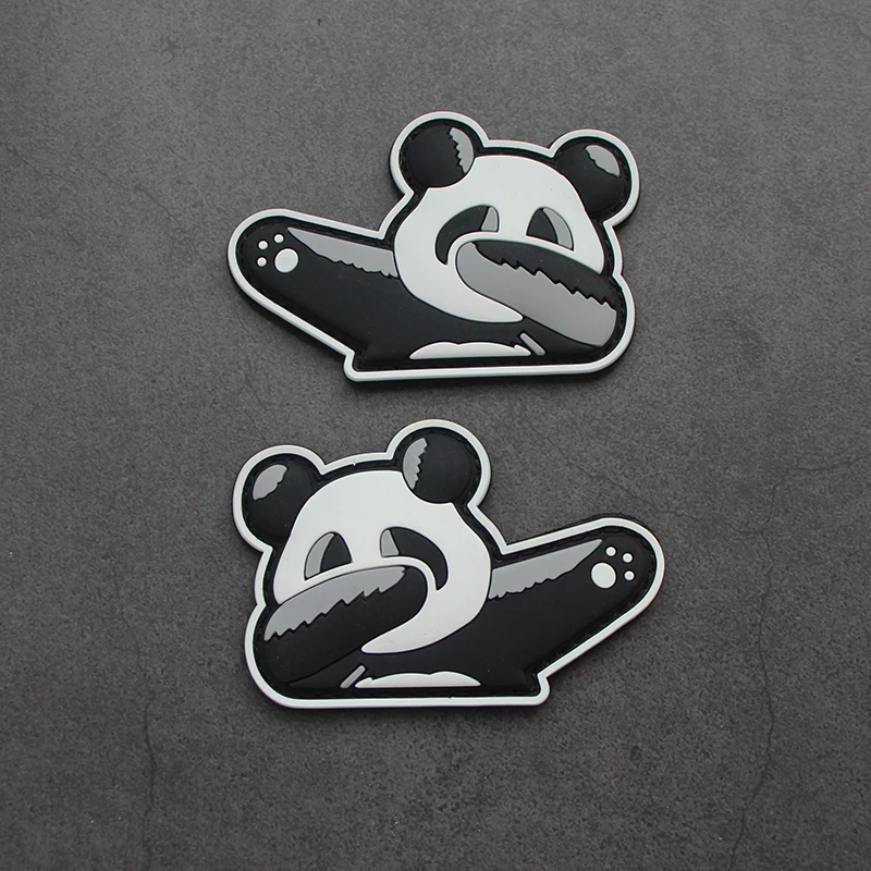 Parche de PVC con gesto de Hip Hop de Panda de dibujos animados que brilla en la oscuridad, insignia táctica creativa divertida para diversión nocturna y espíritu de equipo, decoración DIY - imagen 3