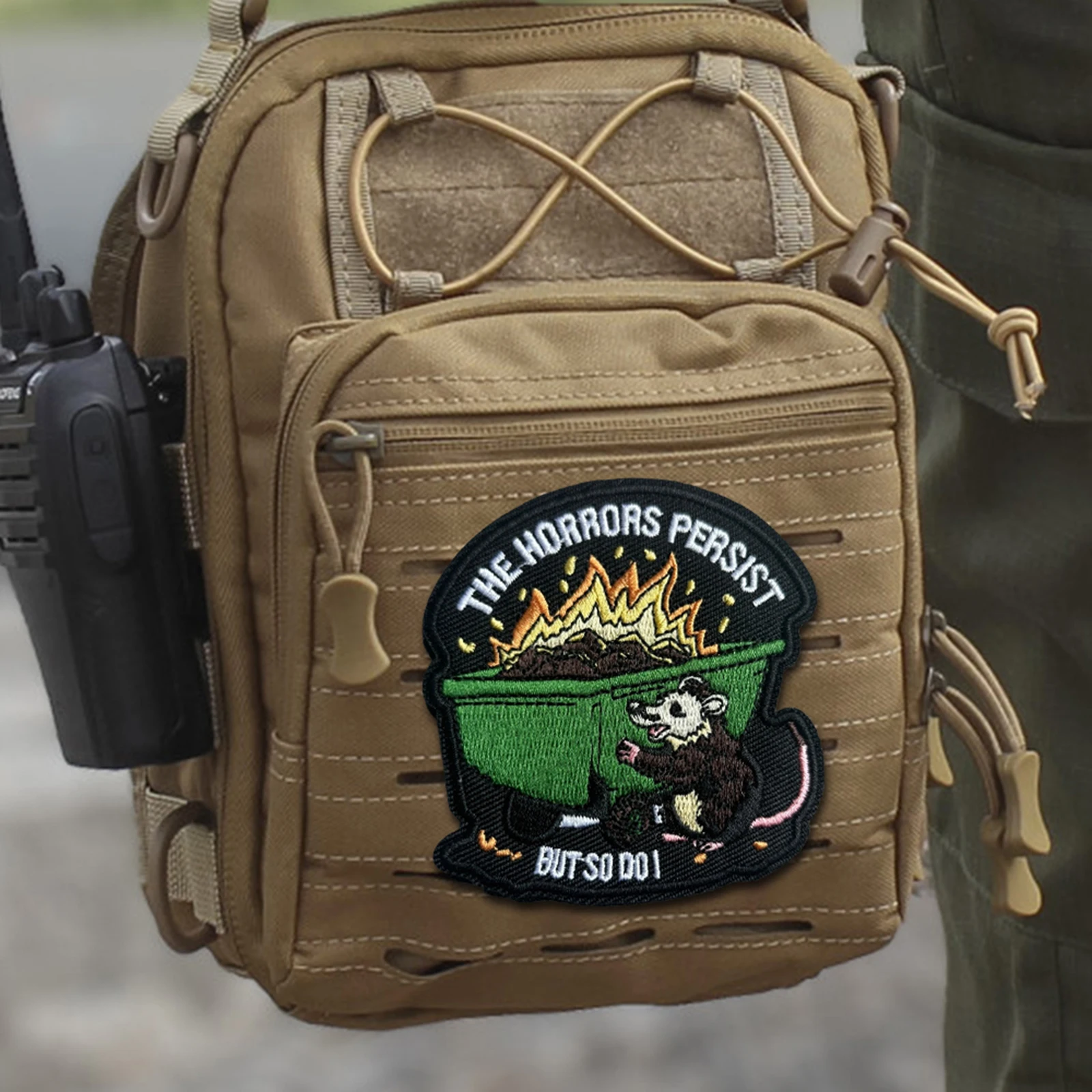 Parche táctico The Horrors Persist But So Do I, parche bordado con gancho y bucle para ratón, insignia de moral militar, pegatinas para mochila - imagen 4