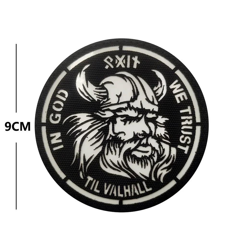 In God We Trust Vking Valhall, brazalete Circular reflectante vikingo con gancho y bucle, insignia de moral luminosa, parche táctico para mochila - imagen 4
