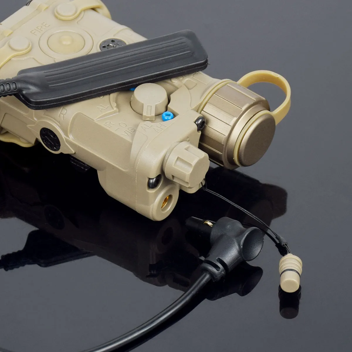 Indicador láser táctico NGAL rojo verde azul Surefire M600 luz de explorador de caza con interruptor de Control Dual UNIDAD compatible con riel de 20MM - imagen 4