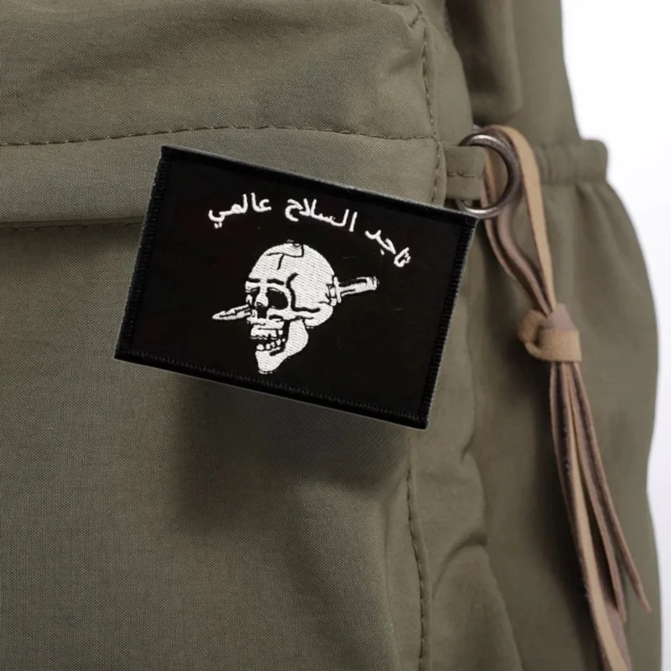Parches tácticos bordados de espada de Calavera, Parche de gancho y bucle, las armas son la corona de todo, insignia de moral de calavera en la mochila - imagen 3