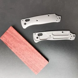 Benchmade Mini Bugout empuñaduras titanio separador trasero
