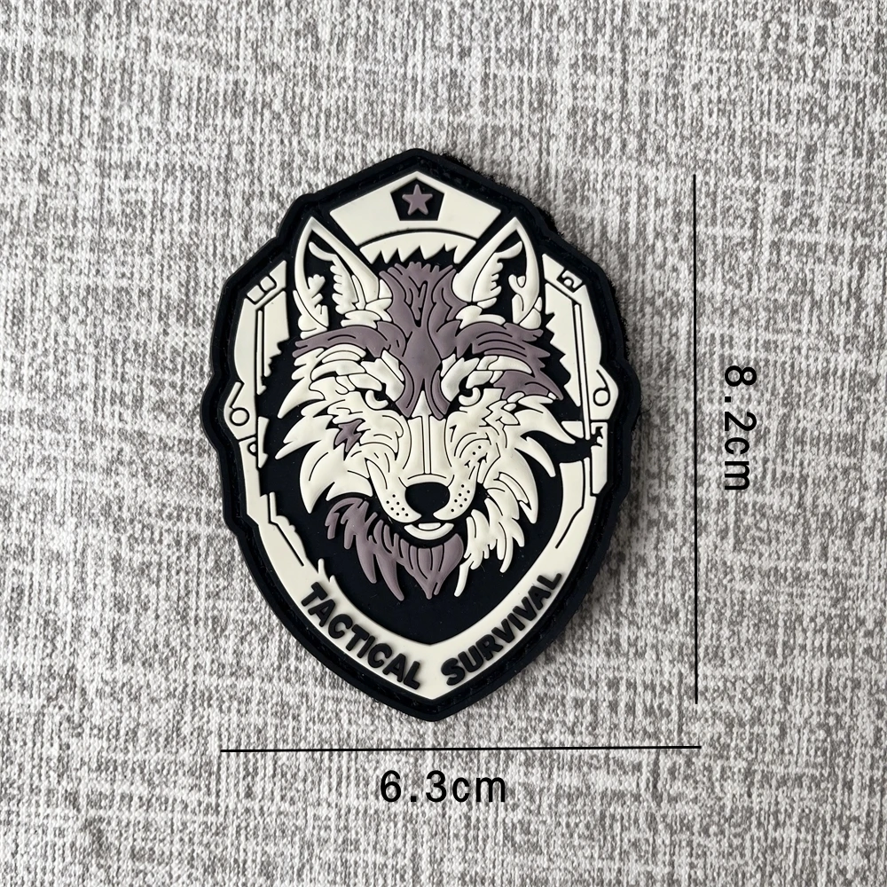 Se está mediante un parche con un lobo