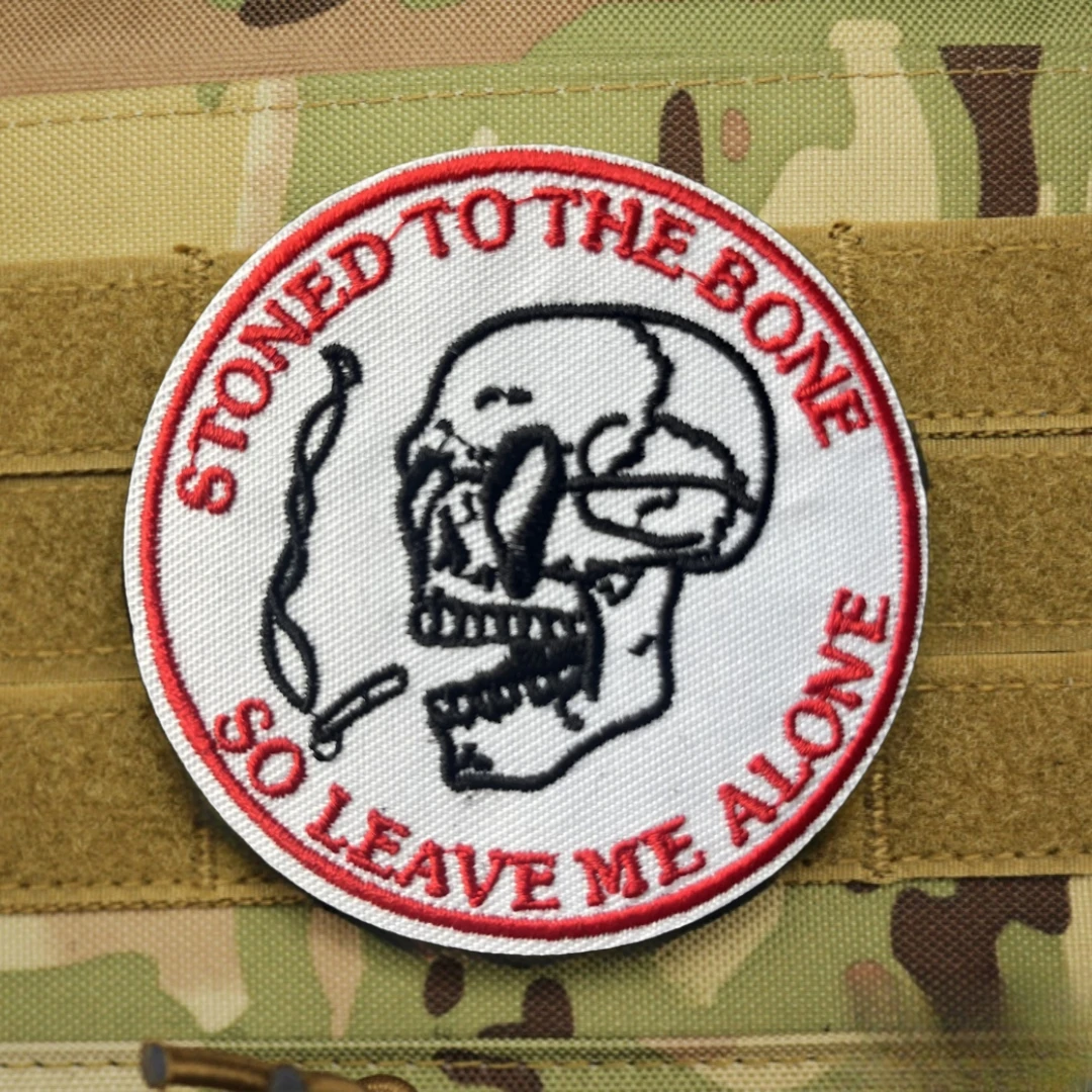 Torded To The Bone So Leave Me Alone, insignia de moral de calavera táctica, parches bordados con gancho, brazalete militar, pegatina para mochila - imagen 2