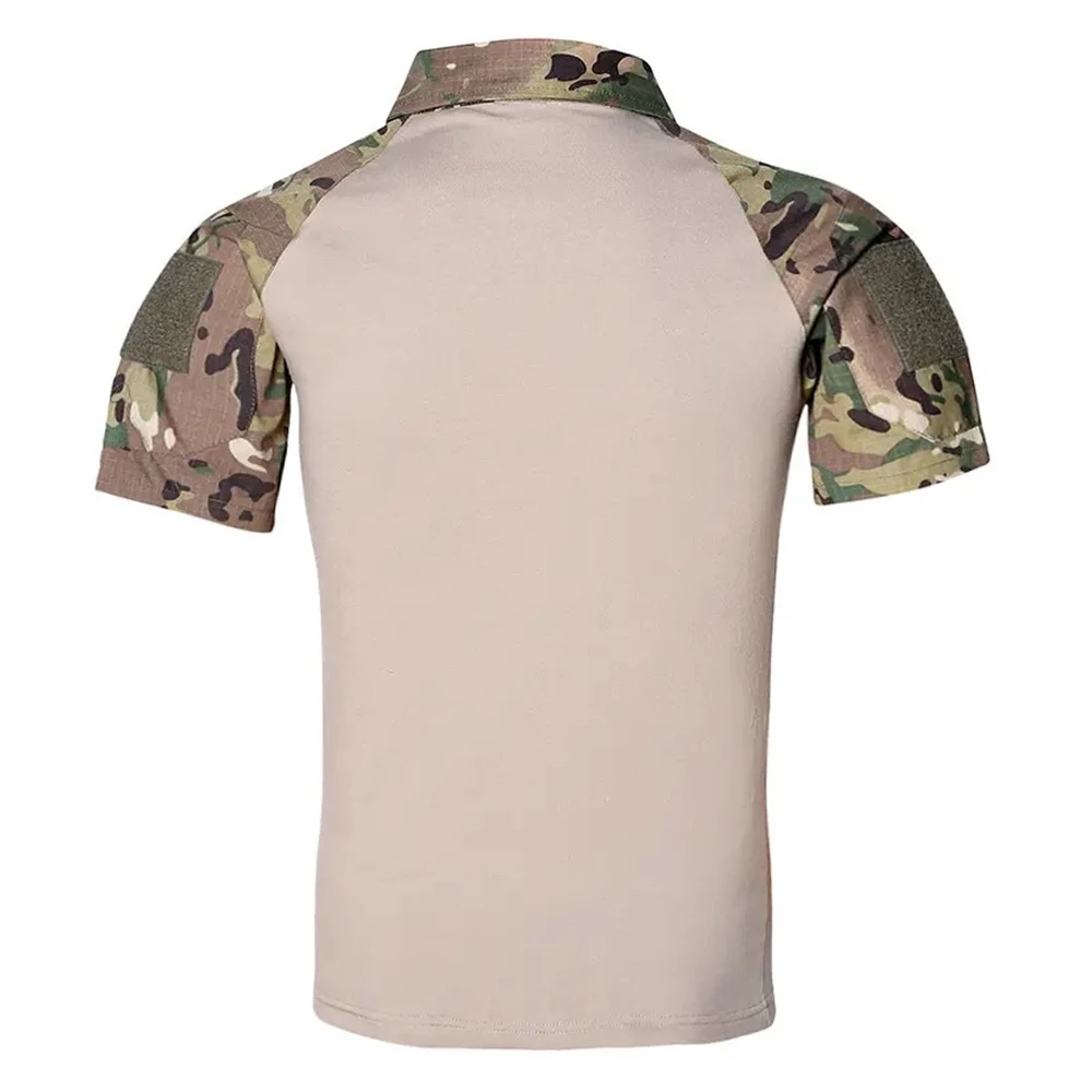Una camisa de camuflaje con una camiseta blanca
