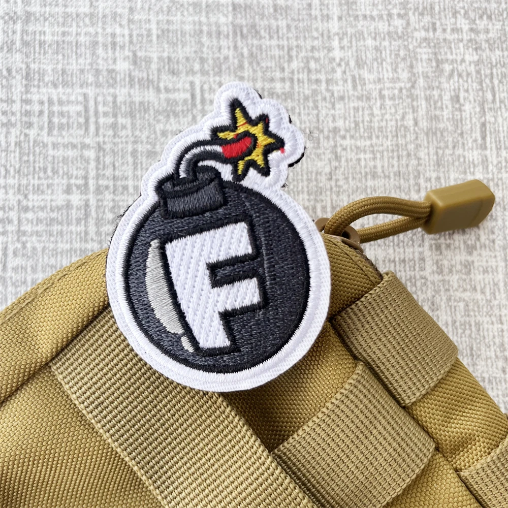 MEMENTO MORI esqueleto dedos moral insignia parches bordado militar PUBLIC ENEMY brazalete táctico mochila pegatina - imagen 2