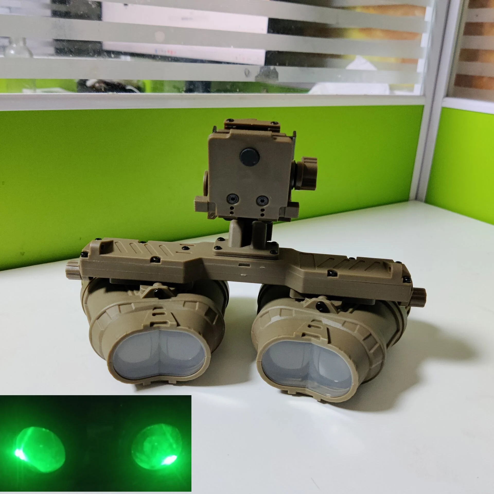 Versión luminosa ficticia táctica GPNVG 18 gafas de visión nocturna modelo sin función con soporte para casco L4G24 NVG paintball Cos - imagen 3