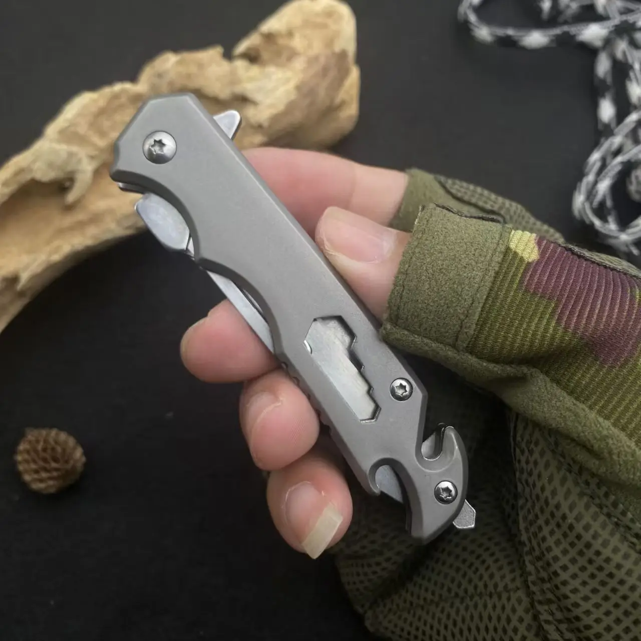 Cuchillo EDC plegable de acero inoxidable con rompecristales - imagen 5