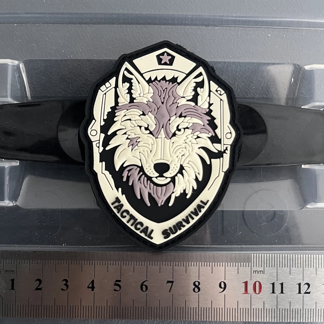 Insignia de moral de SURVIVAL táctico, parches de PVC de lobo, brazalete militar, mochila, pegatina de gancho y bucle - imagen 2