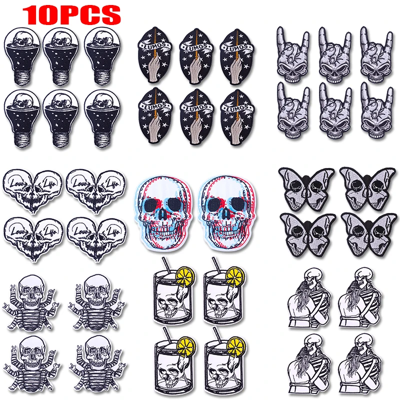 Parche bordado punk de calavera en blanco y negro