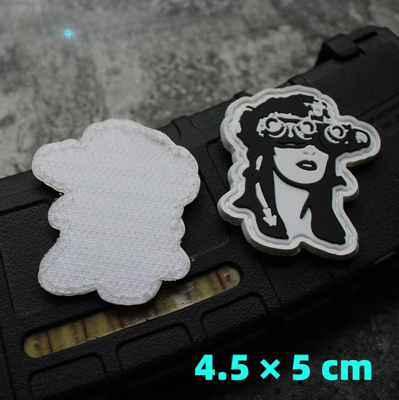 Ojos de visión nocturna para mujer, insignia de moral de PVC que brilla en la oscuridad, brazalete militar, Parche de gancho y bucle, decoración de mochila táctica - imagen 3