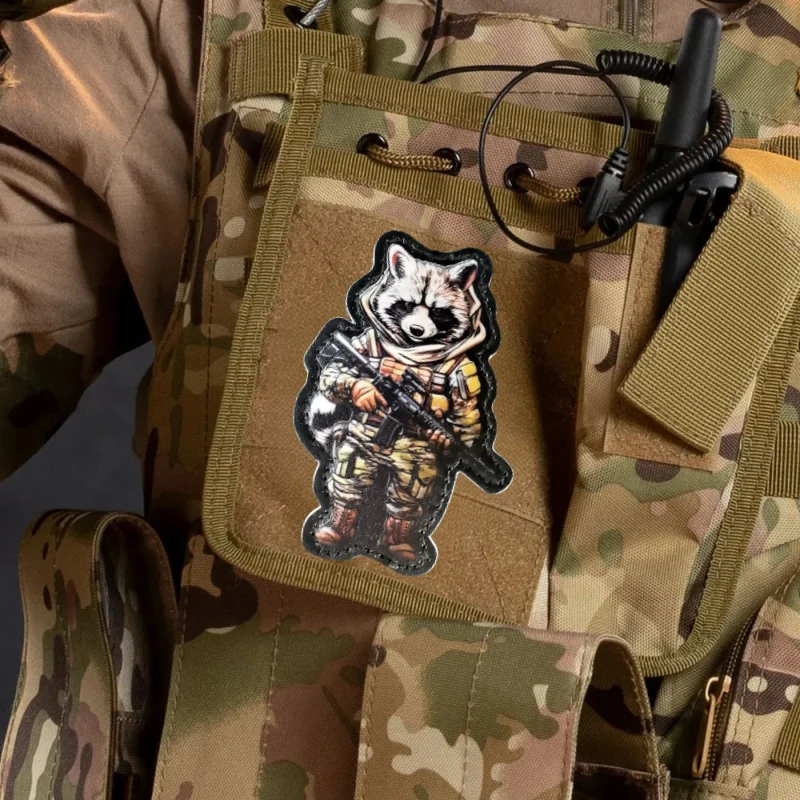 Paño táctico con estampado de mapache, brazalete con gancho y bucle, insignia de moral, emblema militar táctico, accesorios para mochila, pegatina - imagen 2