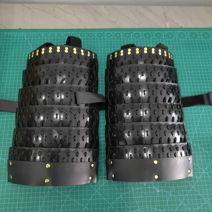 Protectores de brazo de hombro con forro de cuero Placas de armadura negras Espesor de placa: 0,8 mm Un par (dos piezas) - imagen 2