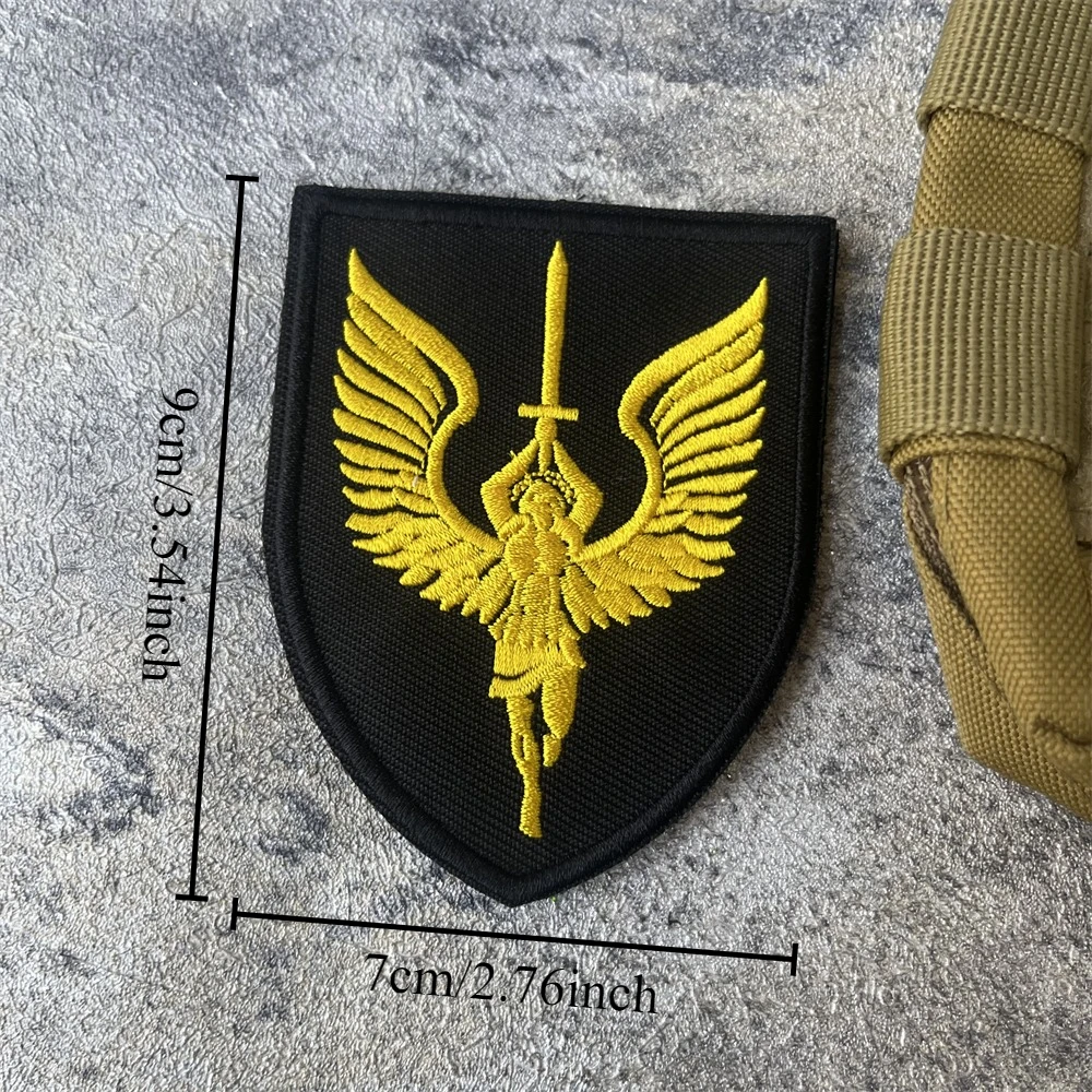 Emblema de moral táctica del Arcángel Michael, alas de Ángel cristianas, espada bordada, parches de gancho para ropa, pegatina para mochila - imagen 2