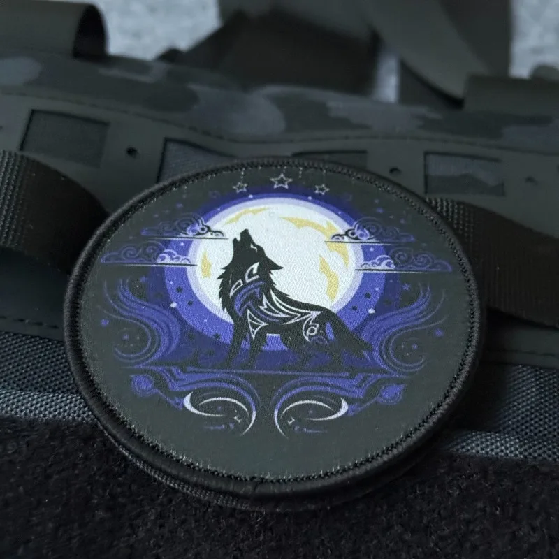 Parche táctico redondo de lobo aullando en la luna, cielo nocturno, insignia de moral de tela con gancho y bucle, parches de 8cm para mochila, chaqueta y sombrero - imagen 5