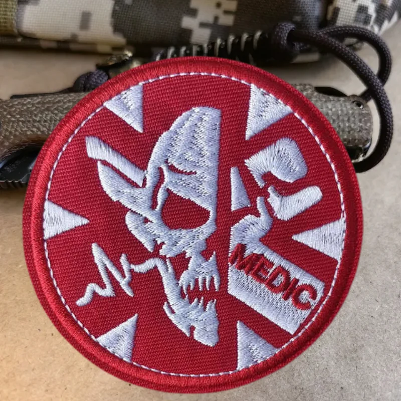 Parche bordado médico de calavera roja, chaleco táctico, insignia de moral con gancho y bucle, pegatinas decorativas para mochila, parches para brazalete para ropa - imagen 2