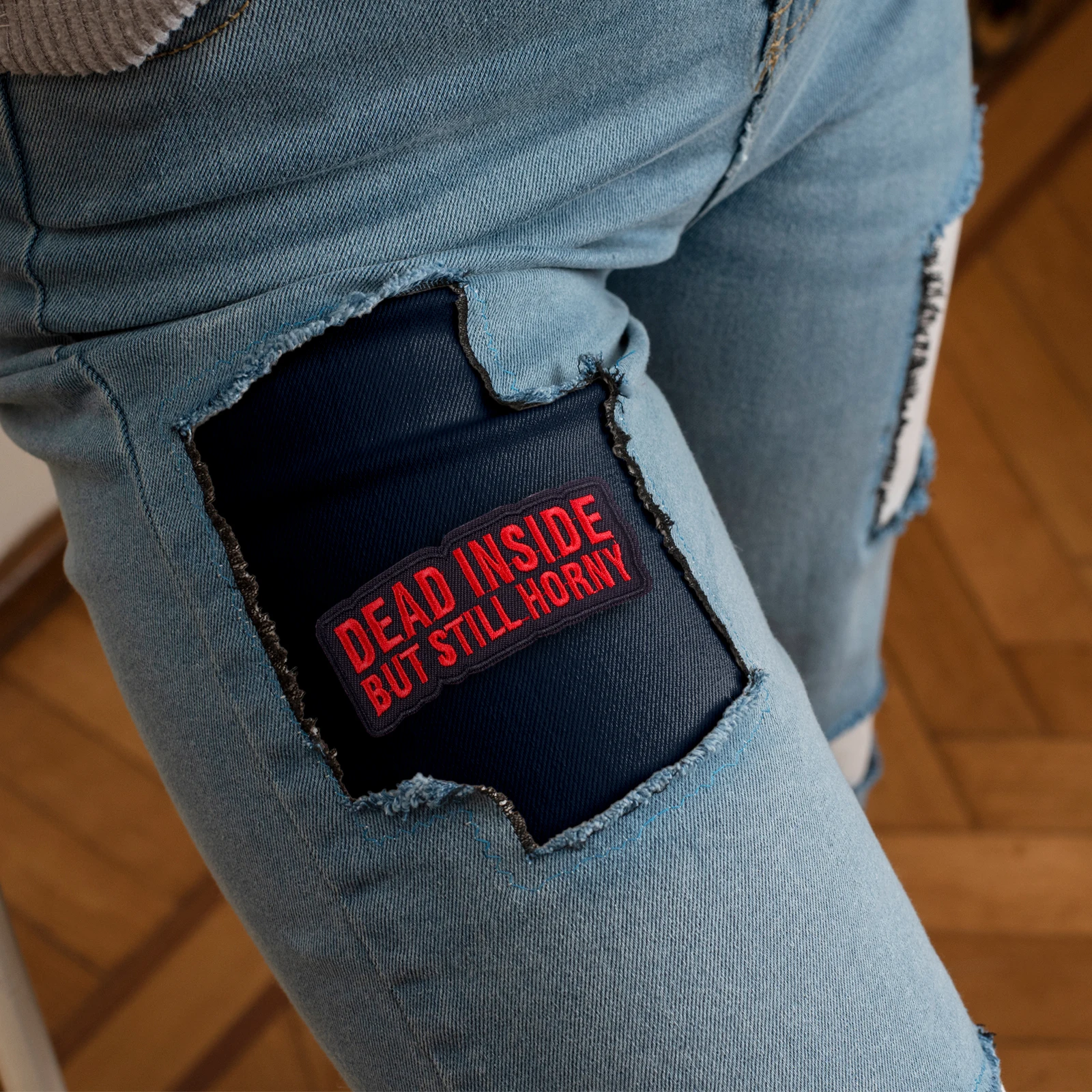 Parche de meme divertido Dead Inside But Still Horny, insignia de aplique bordado para planchar/costurar para ropa, sombreros, chaquetas, mochilas, bolsos - imagen 4