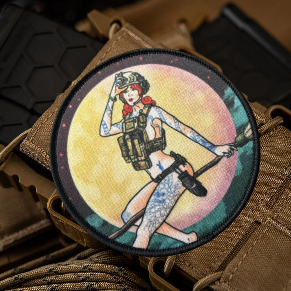 Parche "Baba Yaga", parches de gancho y bucle con estampado de bruja táctica, brazalete de engranaje militar, insignia de moral militar, mochila, pegatinas para ropa - imagen 4