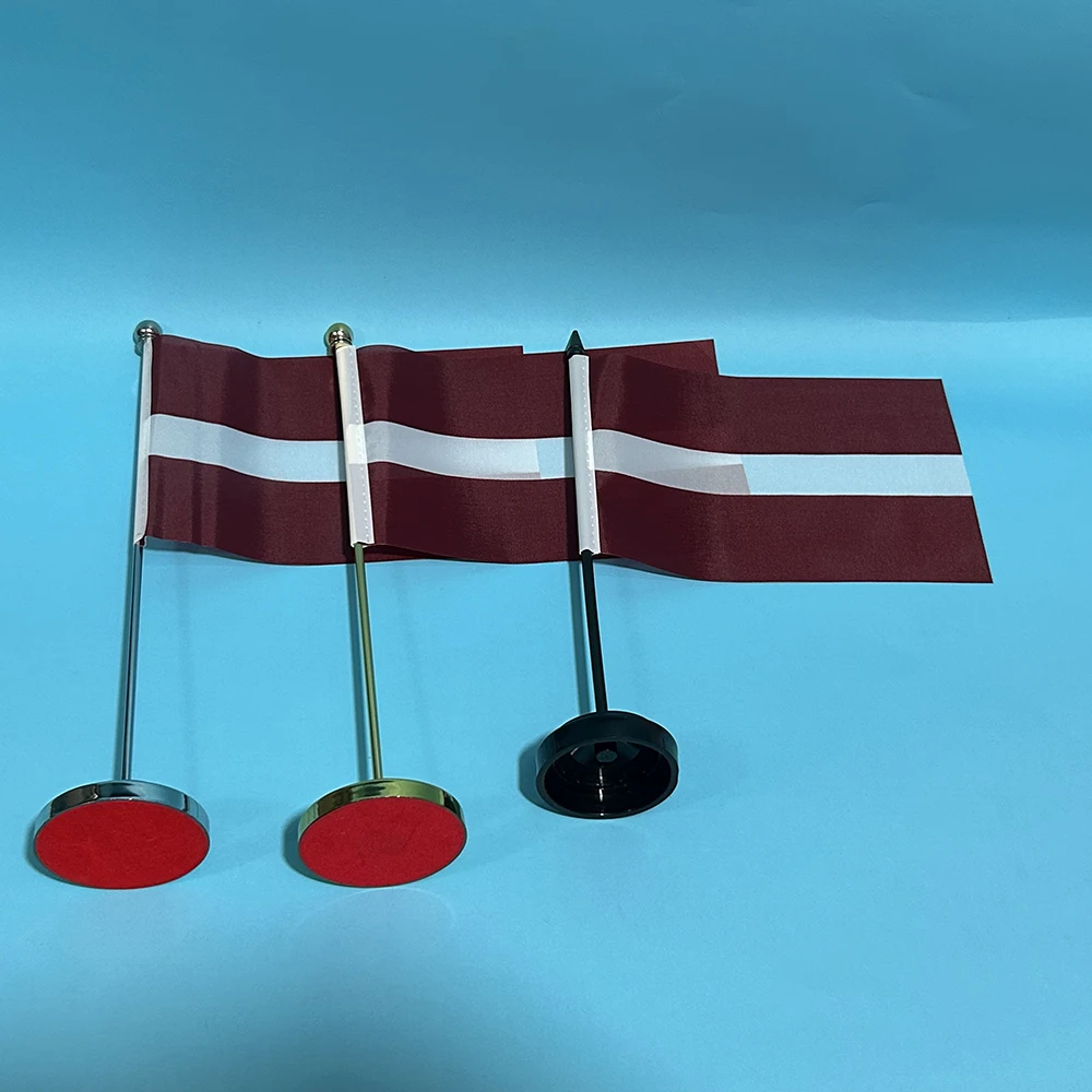 Bandera nacional de Letonia en poliéster para escritorio - imagen 5