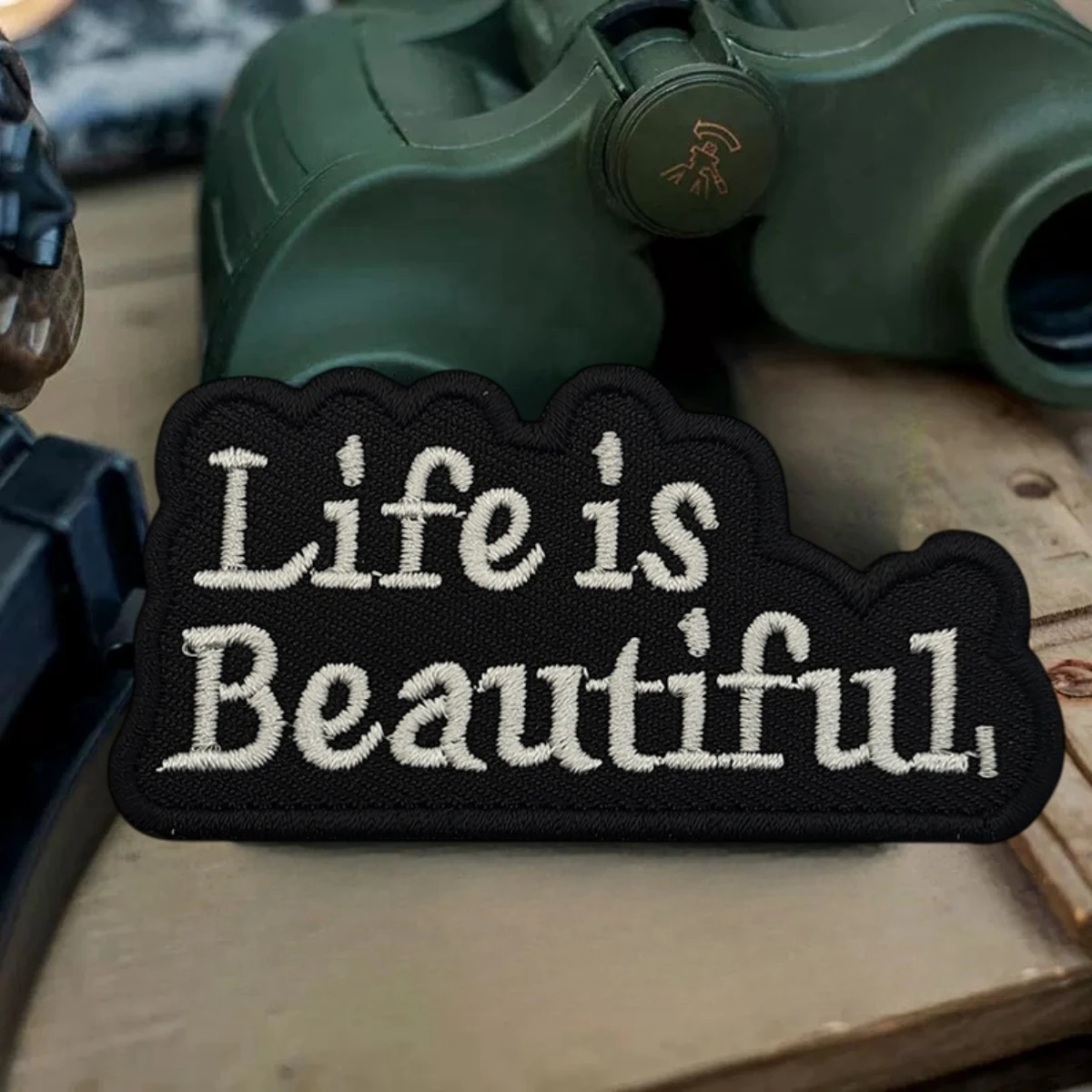 Insignia de moral bordada Life Is Beautiful, parche militar táctico con gancho y bucle, accesorios para mochila al aire libre, pegatinas personalizadas - imagen 5