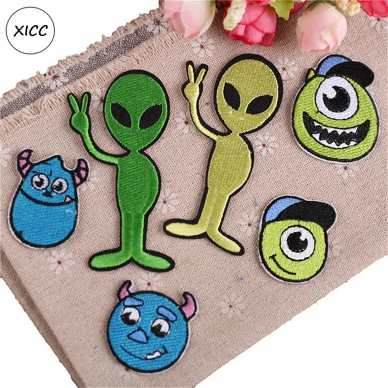 ET OVNI verde insignias alienígenas bordado de amigos, parches para planchar, ojos grandes, pegatinas de Aliens, apliques para ropa, decoración DIY - imagen 3