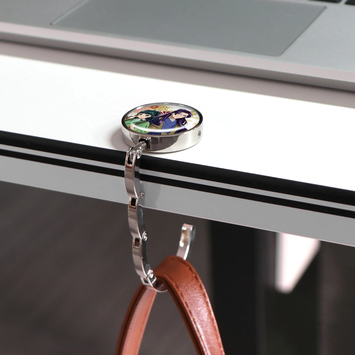 Ganchos para bolso con figura de Anime, soportes plegables de Metal para bolsas de mesa, perchas portátiles para monedero, piezas, accesorios, ganchos antideslizantes - imagen 5