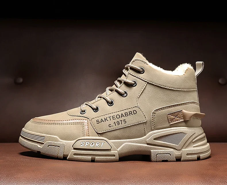 Un zapato de color marrón con la palabra deportivo en el costado