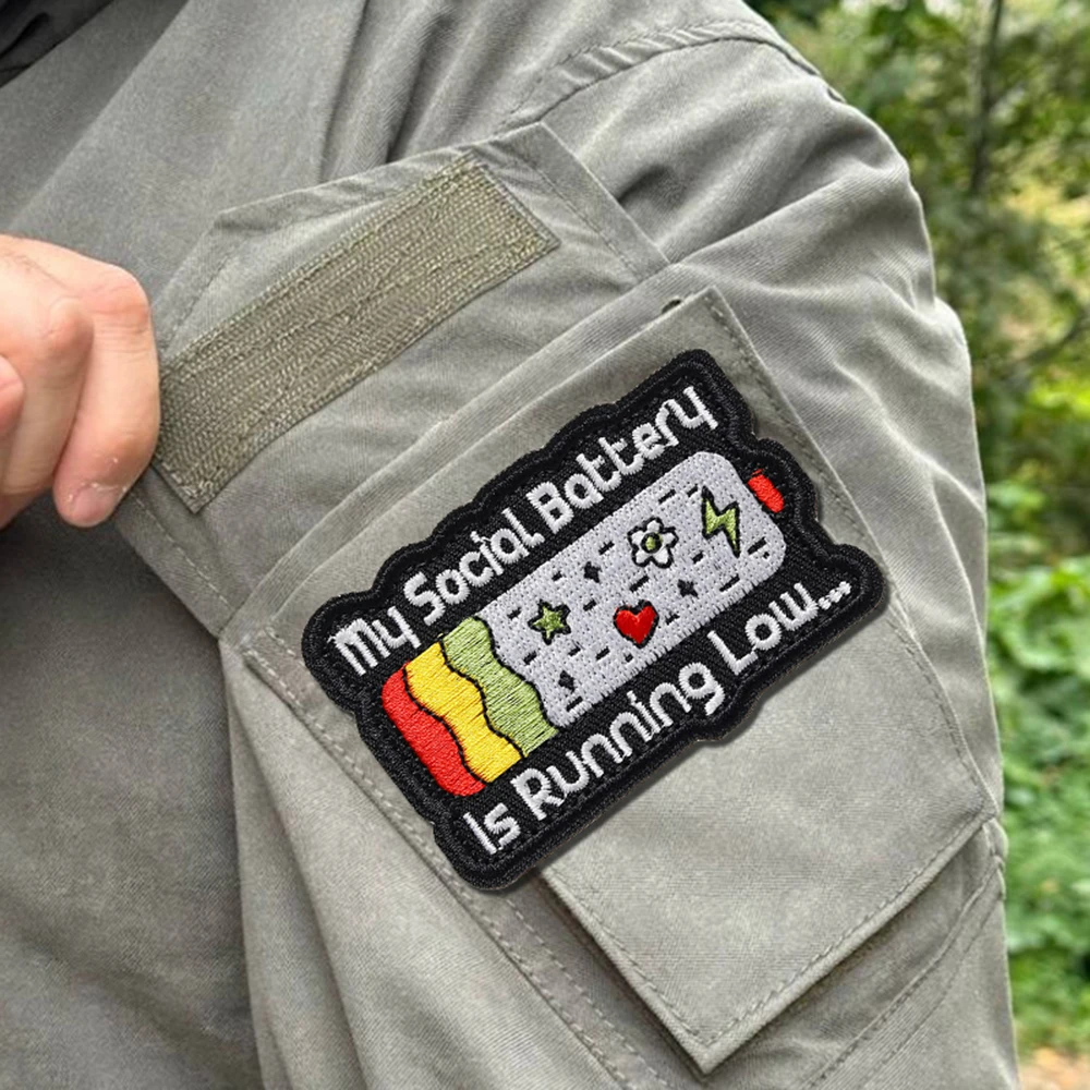 Mi batería Social está corriendo bajo divertido Meme parche táctico Velcros gancho y bucle insignia de moral bordada militar para mochila Molle - imagen 4