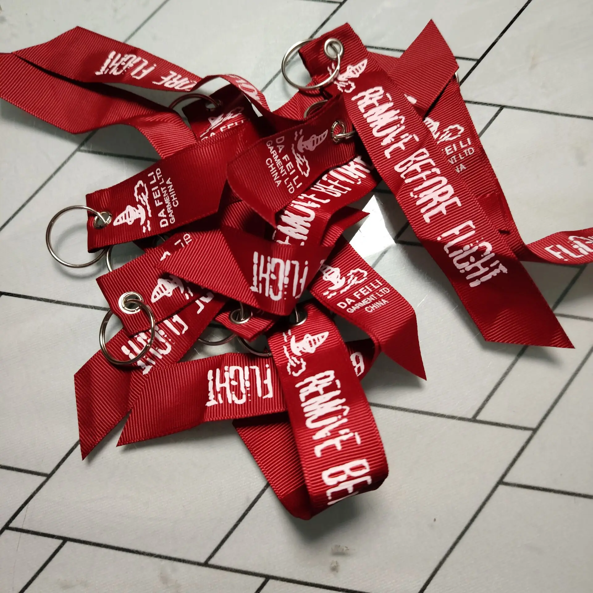Etiqueta táctica MOLLE nailon roja para chaqueta de vuelo - imagen 5