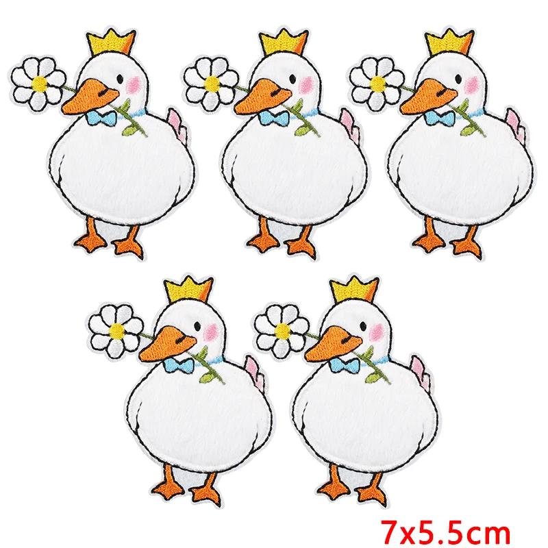 10 unids/lote lindo pato bordado apliques dibujos animados Animal pato parche hierro en parches para decoración de ropa DIY sombreros bolsa pegatina - imagen 4