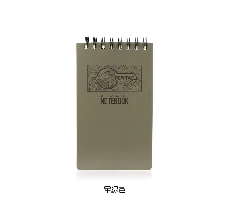 Interior del cuaderno mostrando hojas escritas con bolígrafo bajo gotas de agua