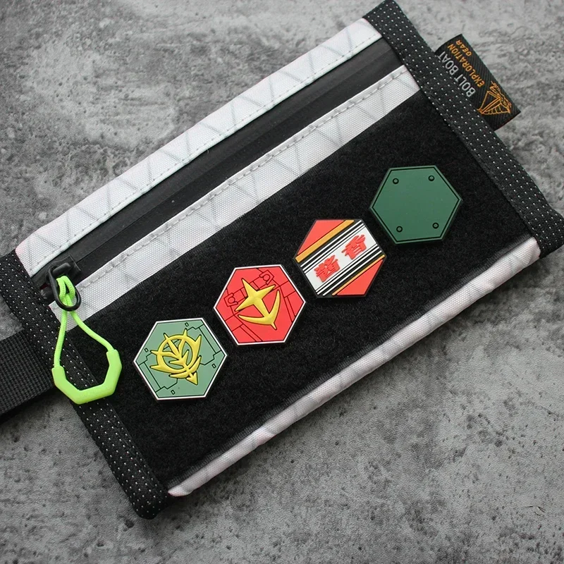 Mini Gundam Hexagonal, insignia de moral de PVC con personalidad, Parche de gancho y bucle para mochila, emblema de moral táctica, brazalete - imagen 2