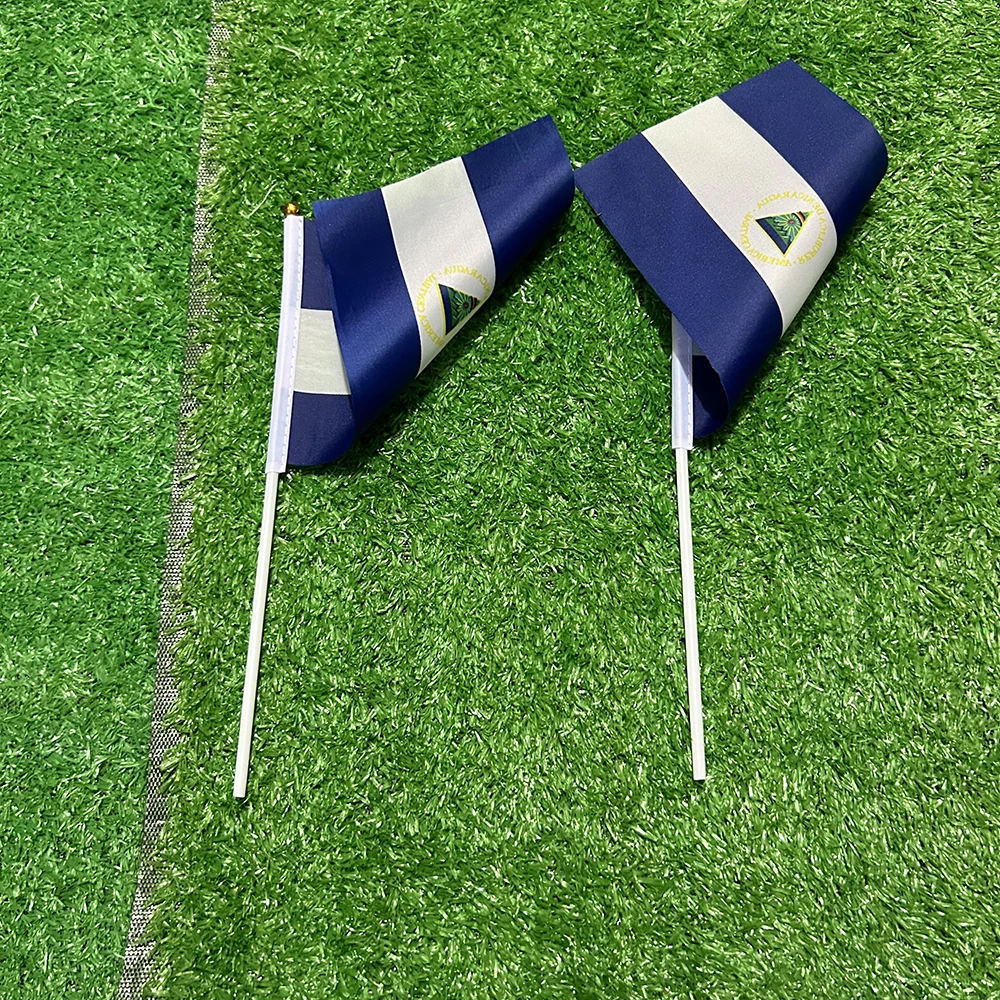 Bandera del cielo bandera de mano de Nicaragua 10/20/50/100 Uds 21*14cm banderas onduladas de mano de Nicaragua con poste de plástico para decoración de actividades deportivas - imagen 4