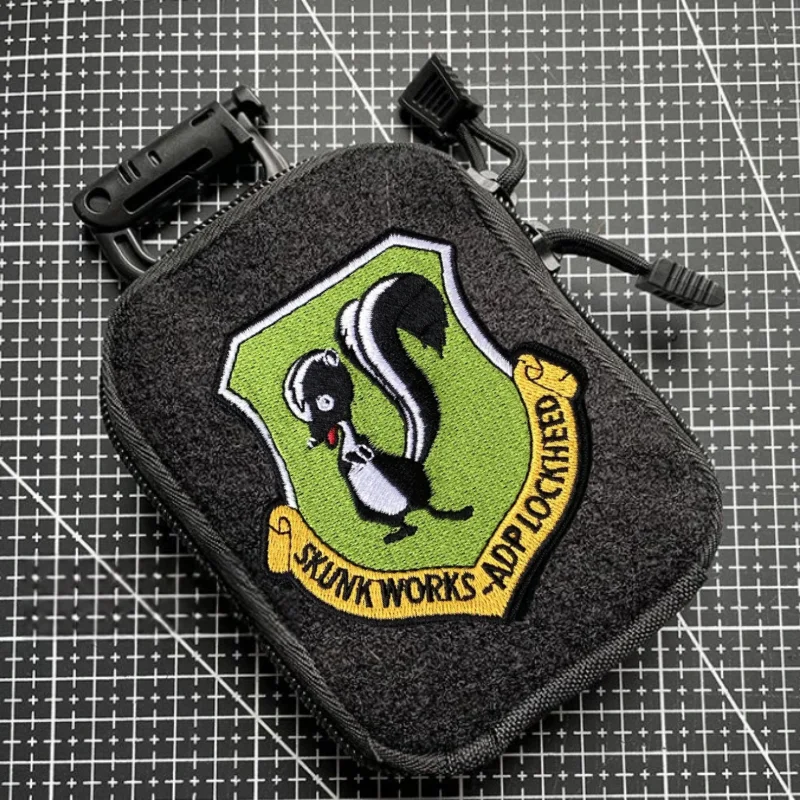 Parche de trabajo de esqueleto LOCKHEED-MARTIN, tácticas militares, insignia bordada de moral, brazalete, gancho y bucle, mochila, pegatinas para ropa - imagen 3