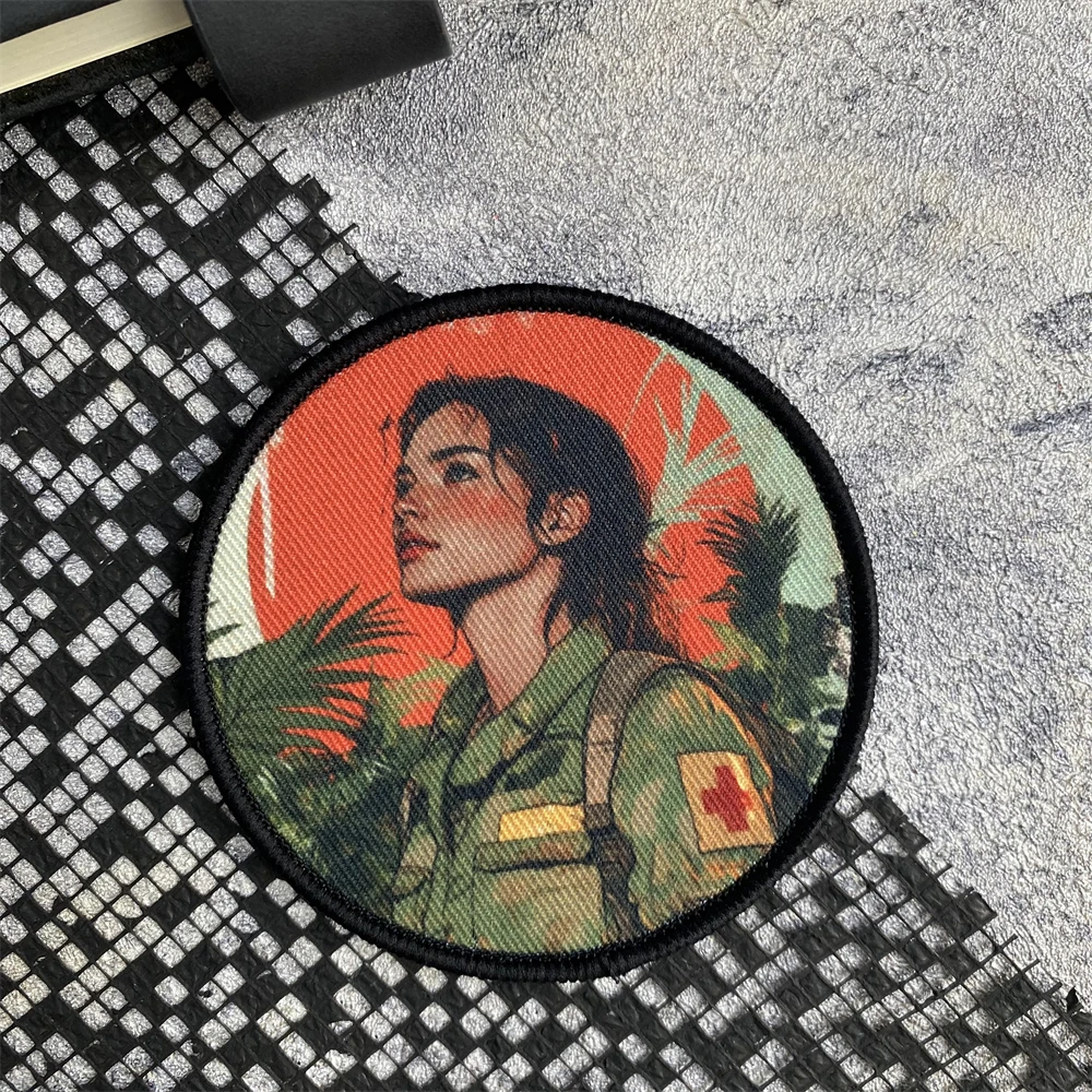 Parche de insignia de moral táctica de soldados médicos femeninos, brazalete con gancho y bucle con estampado de chica bonita, pegatina para mochila del ejército militar - imagen 4