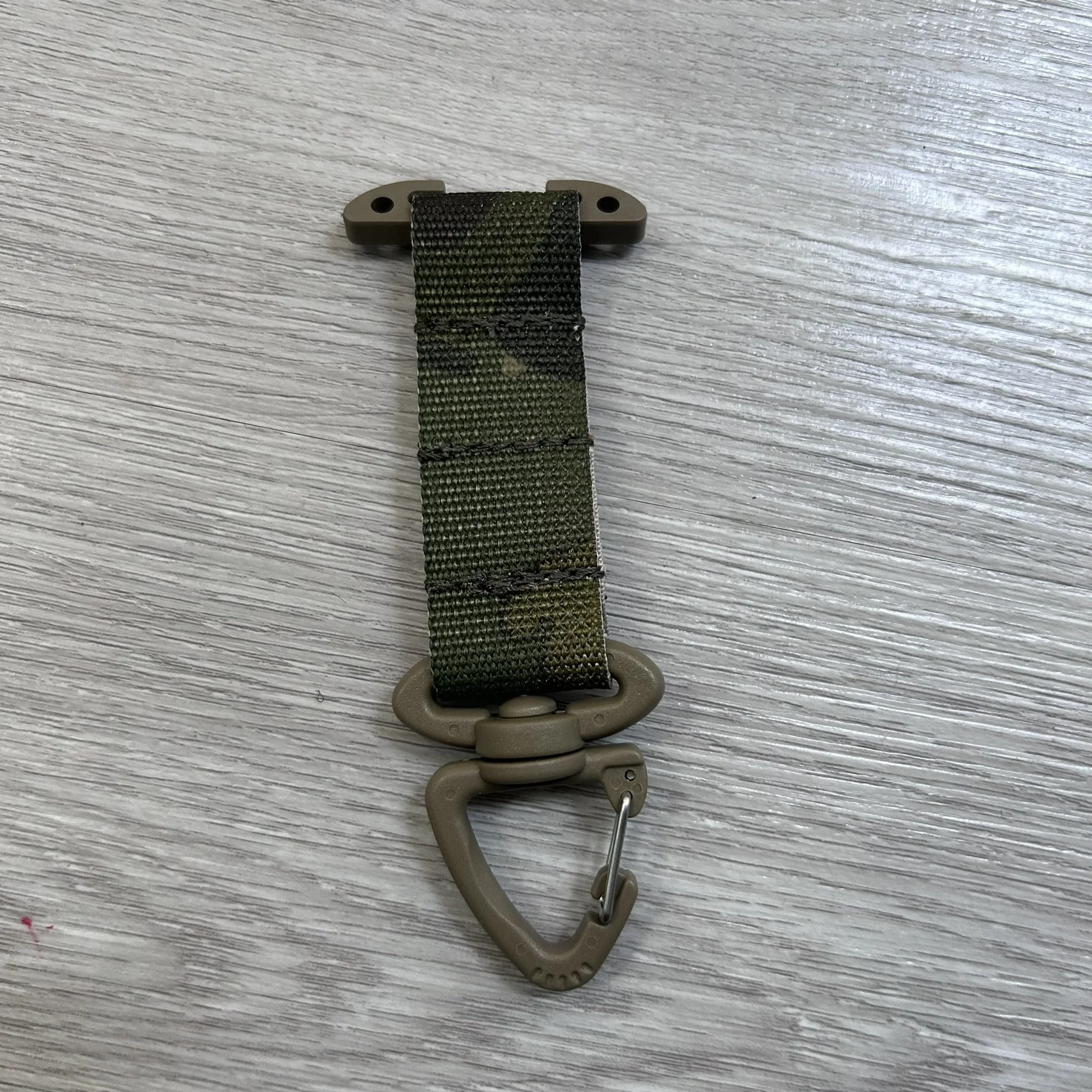 Sistema de gancho táctico Delta: percha multiimisión compatible con MOLLE/PALS (organización de llaves/engranaje/equipos) - imagen 2