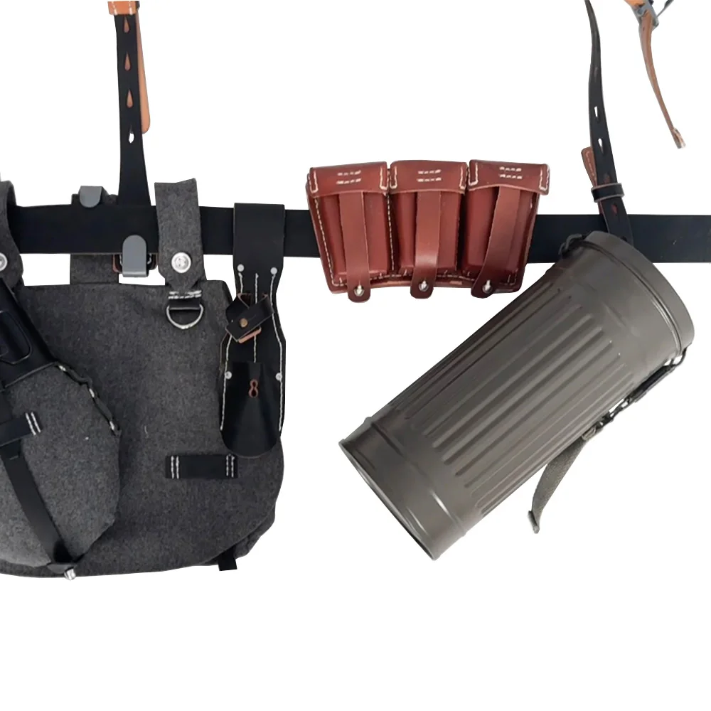 Los soldados combinados de equipos alemanes de 98 quilates están equipados con correas para el pecho y bolsas de pan vintage marrones. - imagen 3
