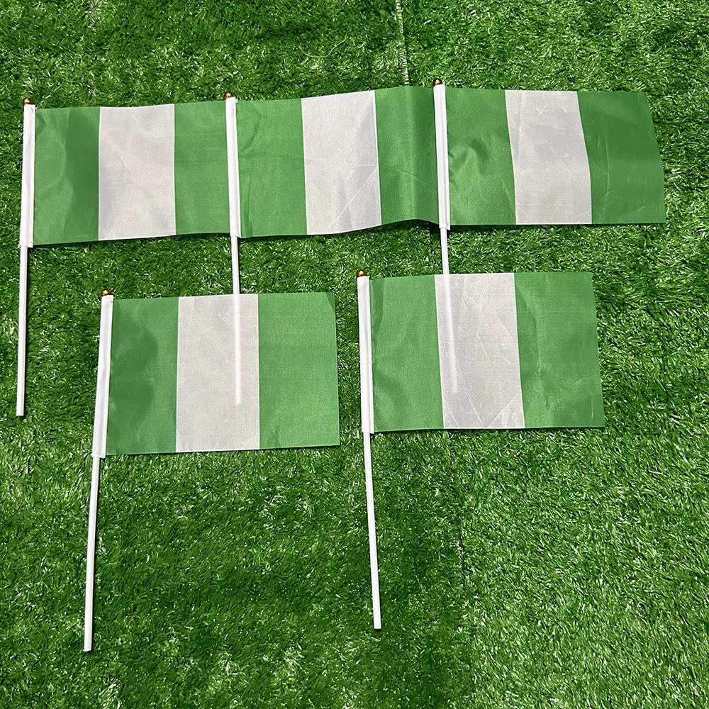 Bandera de Nigeria de mano con asta – Ondeante 21x14 cm para deportes