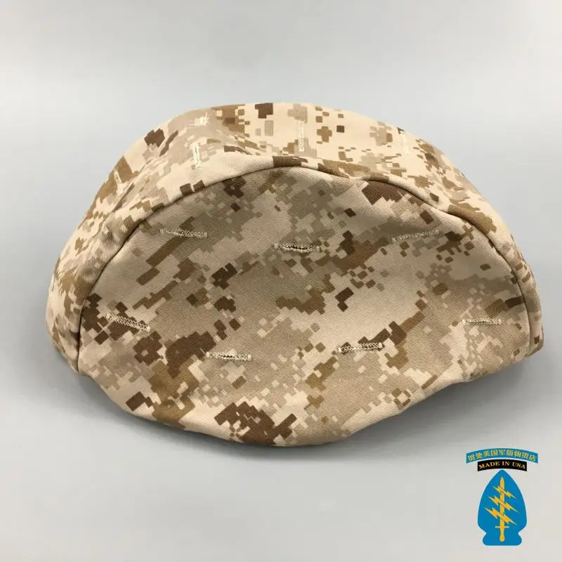 Un sombrero de camuflaje con un logotipo en el costado
