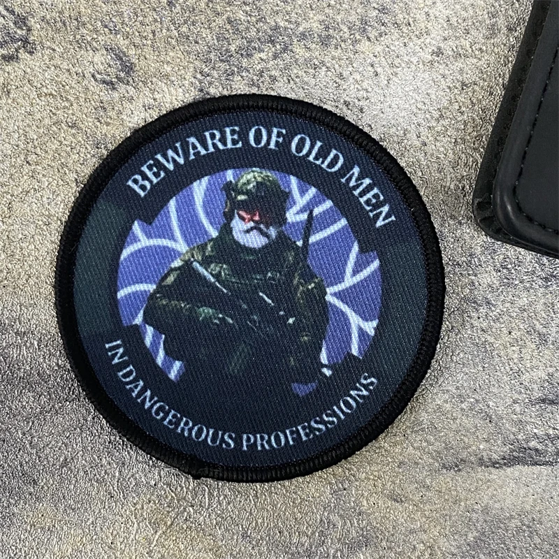 Cuidado con los hombres mayores parche militar insignia de moral táctica parches de gancho y bucle de soldado pegatinas para mochila apliques para ropa sombreros - imagen 4